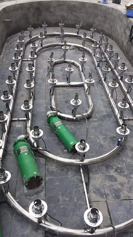 Stainless nozzle manifold with submersible pumps
