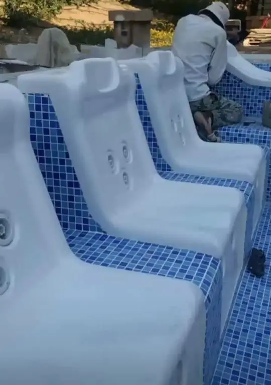 Installing hydromassage seats on the mosaic base