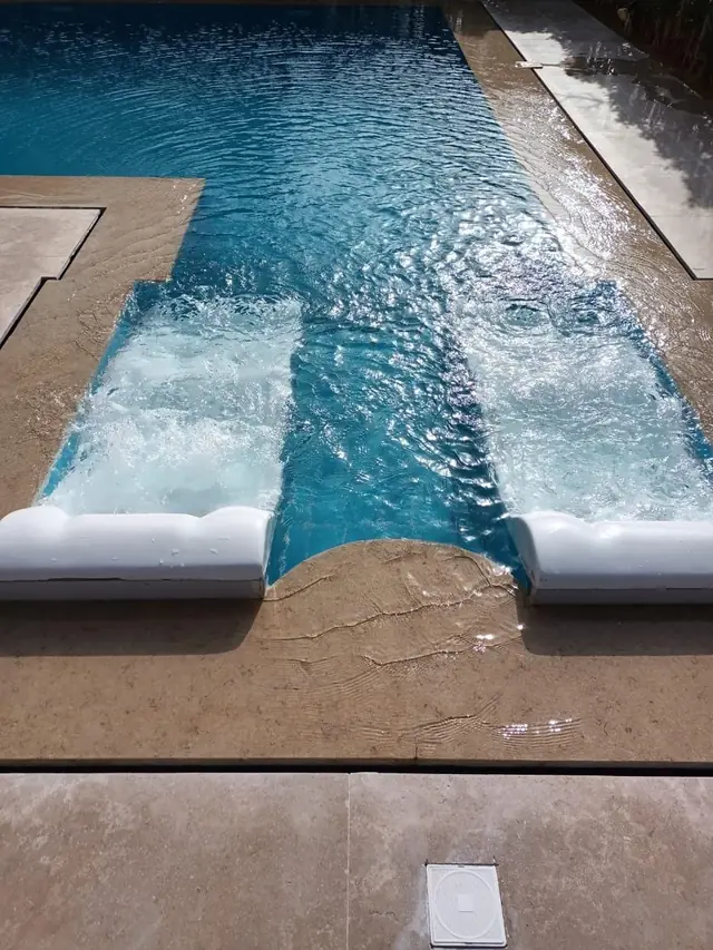 Hydromassage loungers running