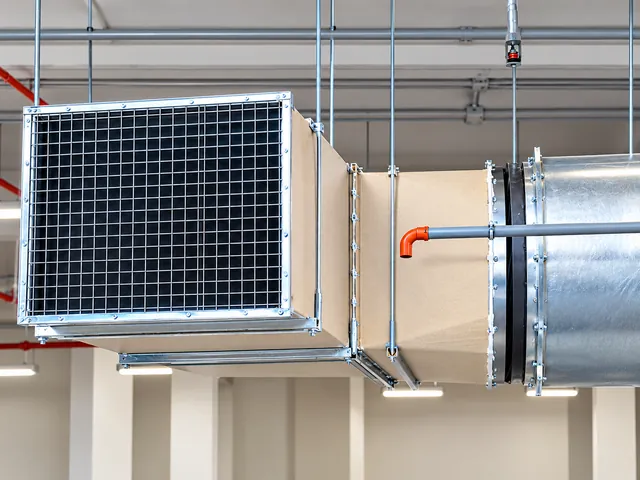 Fresh-air intake with mesh and duct connection